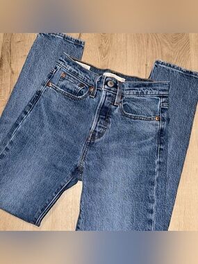 Levi's Wedgie Jeans size 24
